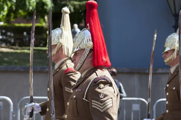 Pełna próba generalna z siłami zbrojnymi do królewskiego wesela. — Zdjęcie stockowe