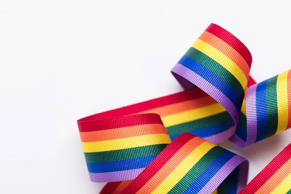 게이 프라이드 LGBT 무지개 리본 흰색 배경 — 스톡 사진