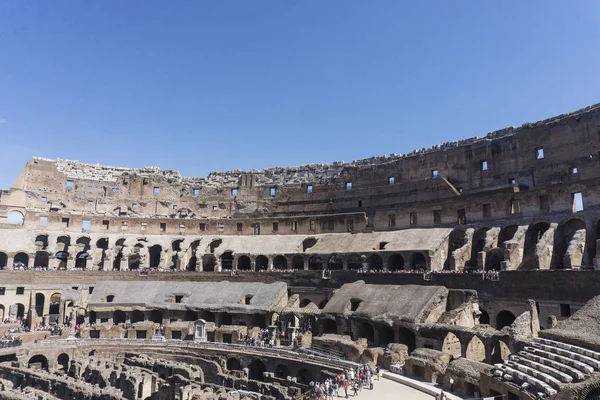 Vista do Coliseu de Roma, Itália. O Coliseu é um dos — Fotografia de Stock