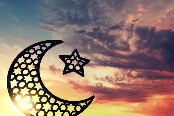 Ramadam Kareem měsíc a hvězda na pozadí východ / západ slunce. — Stock fotografie
