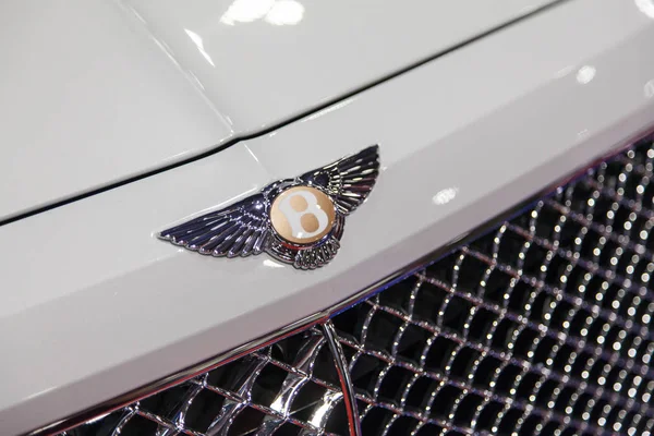 LONDON, Reino Unido - 18 de maio de 2018: Bentley sinal do carro no confused.com — Fotografia de Stock