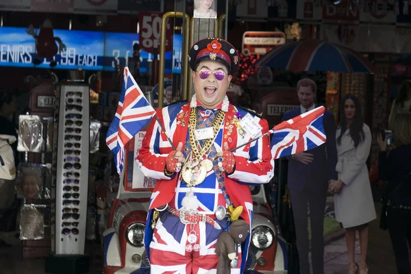 LONDON, UK - MAY 15th 2018: A man dressed in bright union jack f — Stock Photo, Image