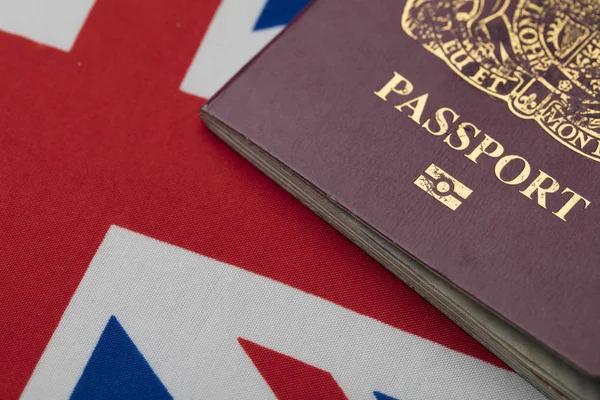 Passaporte do Reino Unido com bandeira da União Jack Grã-Bretanha — Fotografia de Stock