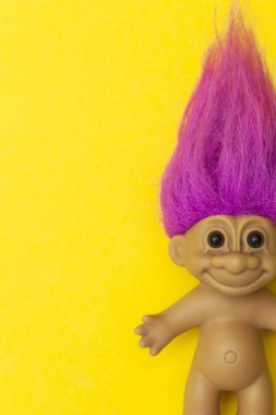 Londra, Uk - 4 Aralık 2017: Orijinal bir troll plastik oyuncak kurgu