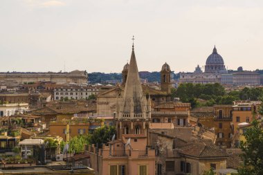 Roma şehri antik binalarla dolu