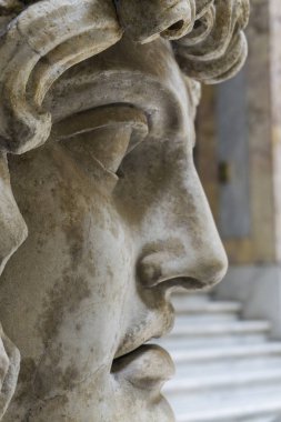 Roma, İtalya - 21 Haziran 2018: İçerideki tarihi antik heykeller