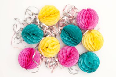 Parlak parti bal peteği ponpon süslemeleri