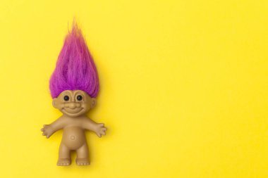 Londra, Uk - 4 Aralık 2017: Orijinal bir troll plastik oyuncak kurgu