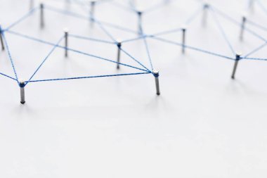 Dize ile bağlanan büyük bir pim ızgarası. İletişim, techn