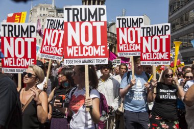 Londra, Uk - 14 Temmuz 2018: Büyük bir protestocu kitlesi toplandı