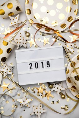 2019 yeni yıl ışıkkutlaması mesajı lüks altın parçasıyla