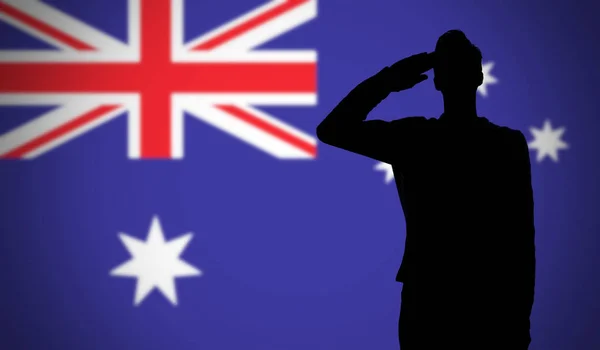 Silhuett Soldat Saluterar Mot Australien Flagga — Stockfoto