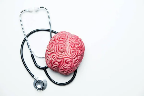 Konzept für psychische Gesundheit. Gehirn mit Stethoskop. — Stockfoto