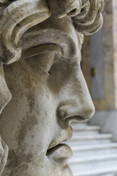Roma, İtalya - 21 Haziran 2018: İçerideki tarihi antik heykeller — Stok fotoğraf