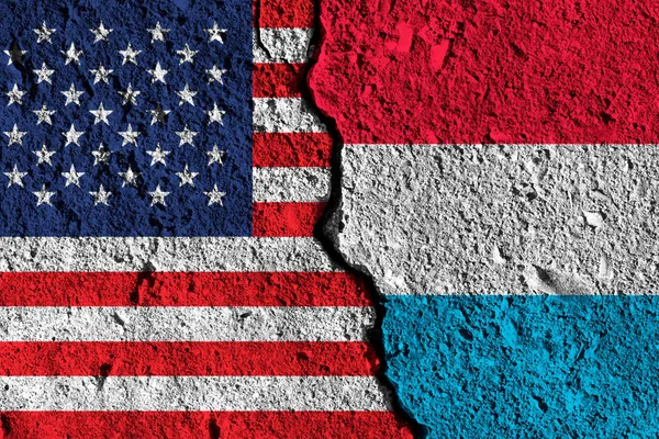 Crack between America and Luxembourg flags. political relationsh — Stock Photo, Image