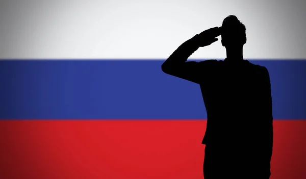 러시아 국기에 대한 경례를 하는 군인의 실루엣 — 스톡 사진