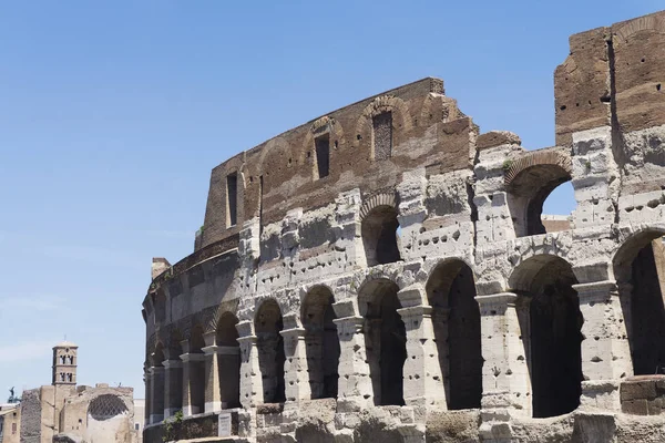 Вид на Колізей у Римі, Італія. Колізей є одним з й. — стокове фото