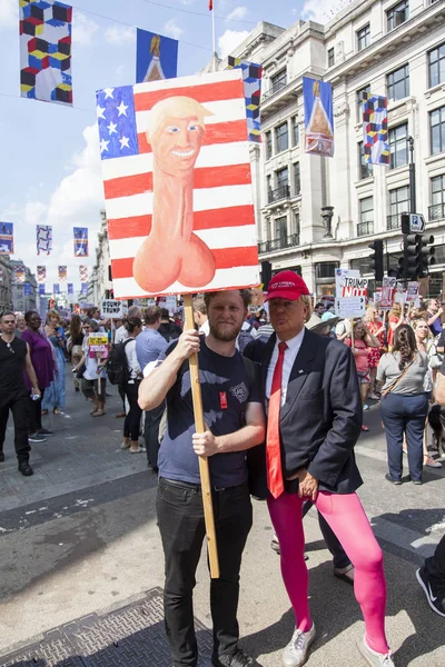 LONDON, UK - July 14th 2018: A Donald Trump lookalike poses in t — Stock Photo, Image