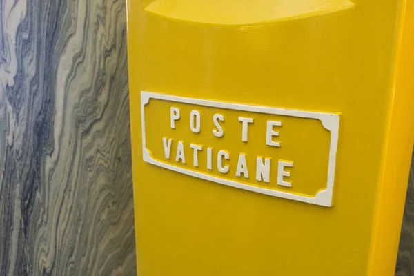 Почтовый знак Ватикана в Риме — стоковое фото