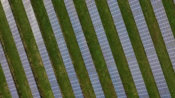 Solenergianläggning Flygfoto Solpaneler — Stockvideo