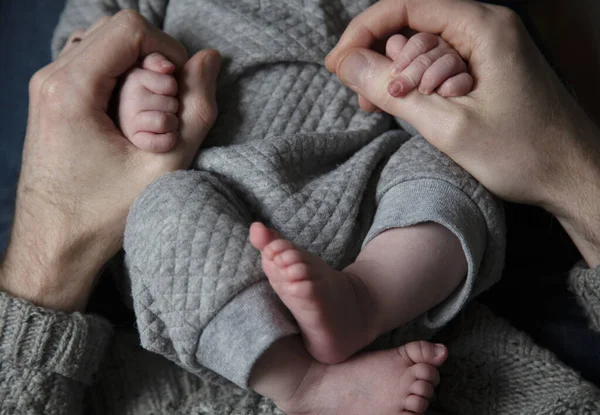 Close up of a father holding new born babies hands — Stock Photo, Image