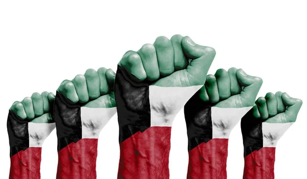 Pozvednutá pěst demonstrantů s kuvajtskou vlajkou — Stock fotografie