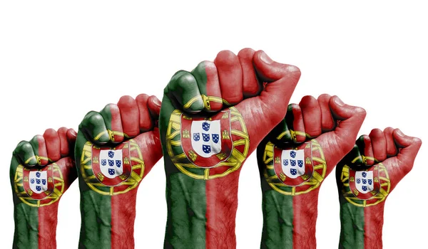 Die erhobene Faust eines Demonstranten, der mit der portugiesischen Flagge bemalt ist — Stockfoto