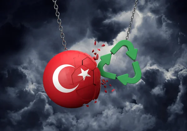 Hijau mendaur ulang simbol menabrak bola bendera Turki. Perenderan 3D — Stok Foto