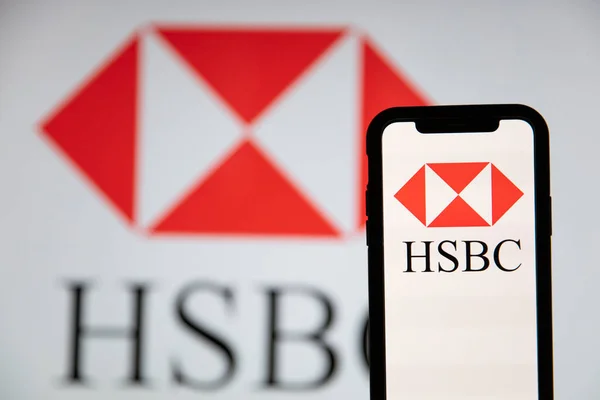 영국 런던 - 2020 년 6 월: 스마트폰으로 HSBC 금융 뱅킹 로고 — 스톡 사진