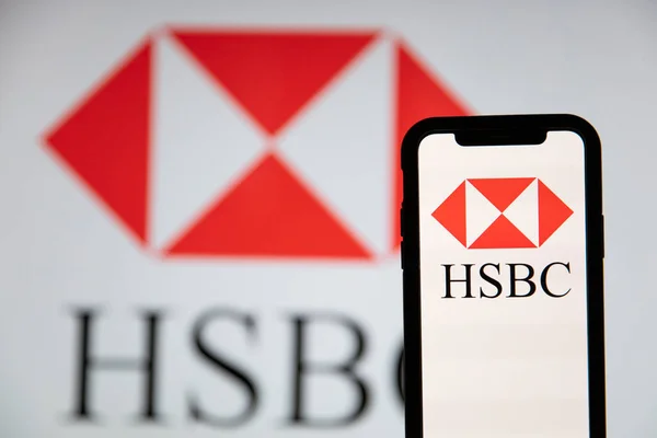 伦敦，英国- 2020年6月：汇丰(HSBC)在智能手机上的金融标志 — 图库照片