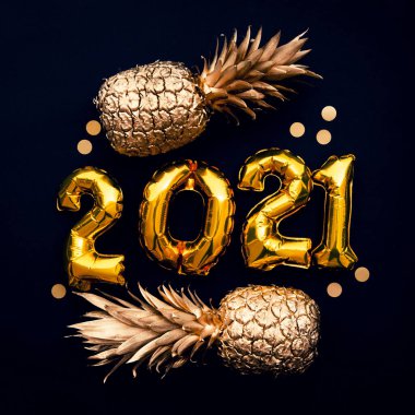 Mutlu yıllar 2021 altın folyo balonu ve ananas kutlama geçmişi
