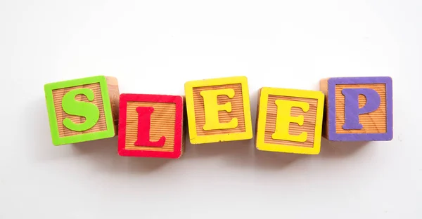 Schlafwort aus bunten Babybausteinen aus Holz — Stockfoto
