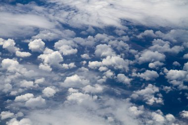 Uçak mavi model yukarıdan bulutlar