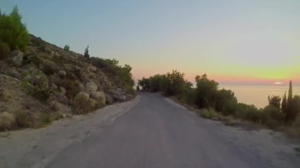 Condução Carro Pôr Sol Ilha Estrada Rústica — Vídeo de Stock