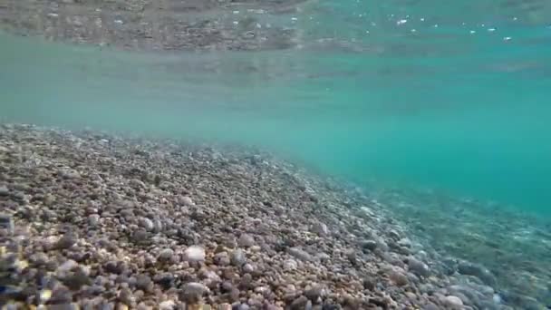 Rochas Marinhas Sob Ondas Água — Vídeo de Stock