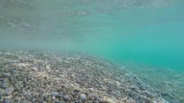 Su altında dalga deniz kaya