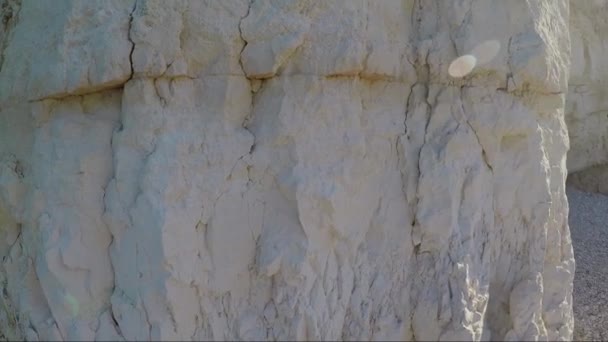 Ukryta Plaża Dolly Strzał Biały Kamień — Wideo stockowe