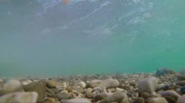 Su altında dalga deniz kaya