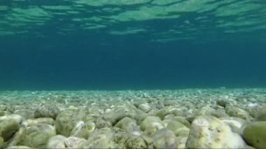 Su altında dalga deniz kaya