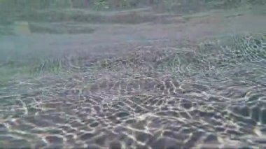 deniz su dalgaları altında kum