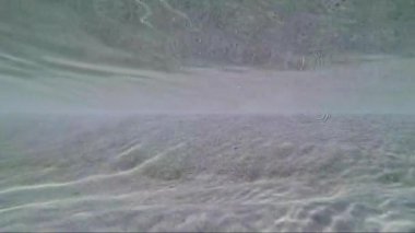 deniz su dalgaları altında kum