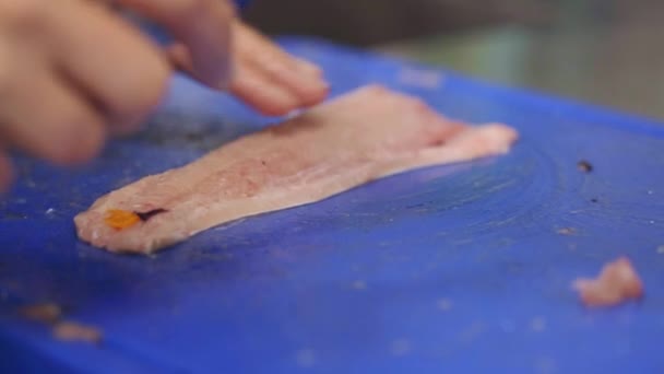 Vis Snijden Voorbereiden Van Professionele Keuken — Stockvideo