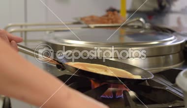 profesyonel mutfağında kek yapma