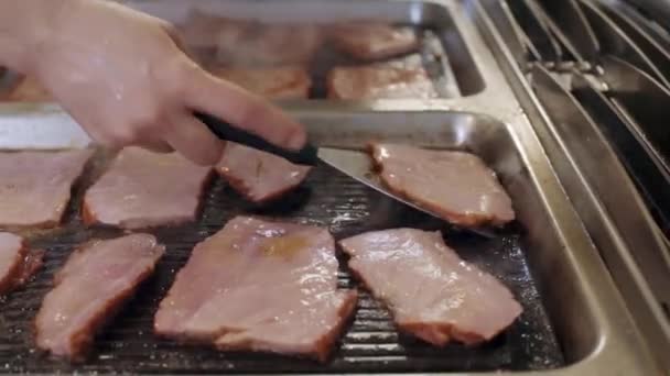 Räucherfilet Auf Professionellem Grill Gegrillt — Stockvideo