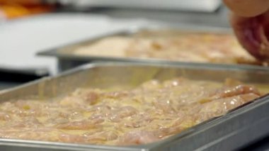 tavuk göğsü Ekmek kırıntı ve yumurta hazır Başlarken