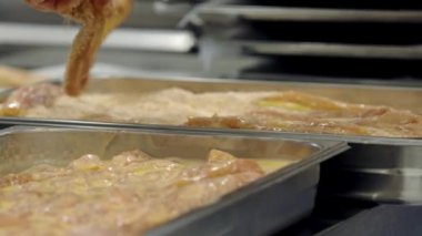 tavuk göğsü Ekmek kırıntı ve yumurta hazır Başlarken