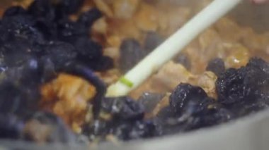 Profesyonel mutfak pişirme gulaş