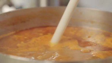 Profesyonel mutfak pişirme gulaş