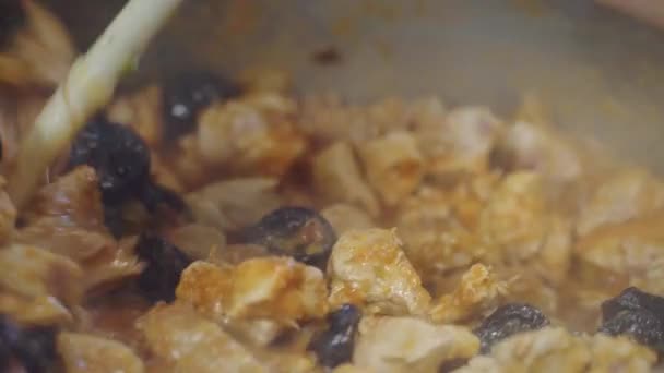 Profesyonel Mutfak Pişirme Gulaş — Stok video