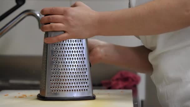 Zubereitung Von Möhren Küchenchef Strumpfband — Stockvideo